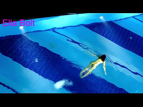 ❤️ Non posso smettere di guardare, giovane bionda catturata nuotare nuda nella piscina del resort ELLA BOLT ☑ Video di sessoal it.mysexpics.ru ❤️
