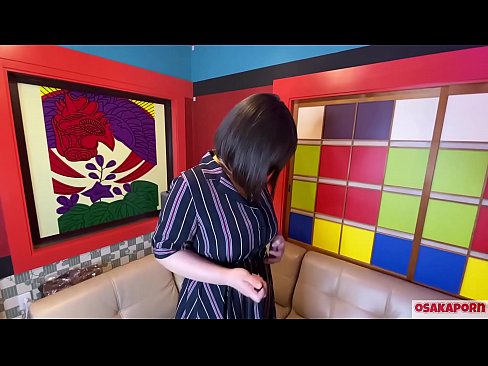 ❤️ Puttana giapponese con grandi tette si masturba con sex toys e ha un orgasmo. Parla in un'intervista della sua esperienza di scopata. Tette enormi e figa pelosa che geme forte. Osakaporn ☑ Video di sessoal it.mysexpics.ru ❤️